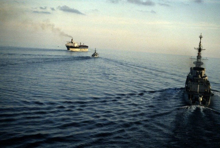 Στενά του Ορμούζ: Αλλάζουν τα δεδομένα στις προμήθειες – Η Ρωσία αθόρυβος ισχυρός παίκτης