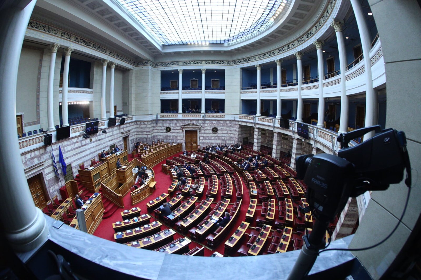 Live: Η συζήτηση στη Βουλή για την επιστολική ψήφο των αποδήμων