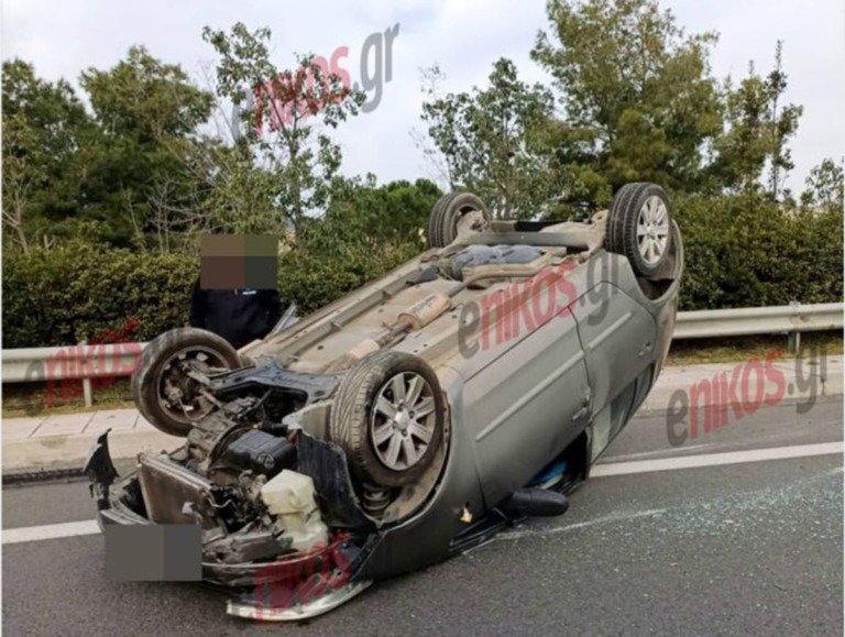 Σοβαρό τροχαίο στην Αττική Οδό: Αυτοκίνητο αναποδογύρισε στο οδόστρωμα – ΦΩΤΟ αναγνώστη
