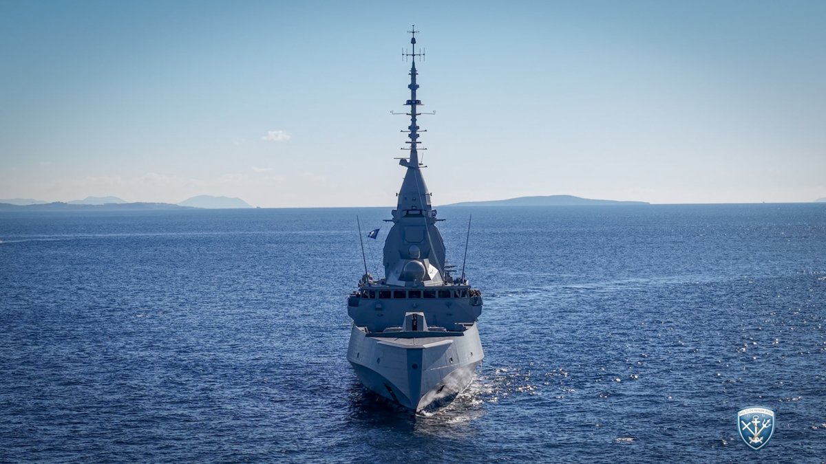 «Δεν είναι στόχος η Ελλάδα» η εκτίμηση της Αθήνας ^ alert για επάρκεια και αυξήσεις στην ενέργεια ^ ο Παπασταύρου πήρε το όπλο του ^ ανοιχτό να παρθούν μέτρα σε ένα ράλι των τιμών ^ απεγκλωβίστηκαν οι 4 βουλευτές που βρέθηκαν στο Βιετνάμ λίγες ώρες πριν την επίθεση ^ ο «Κίμων» στην Κύπρο έδωσε πόντους στη ΝΔ ^ στο ρελαντί η πολιτική αντιπαράθεση λόγω πολέμου