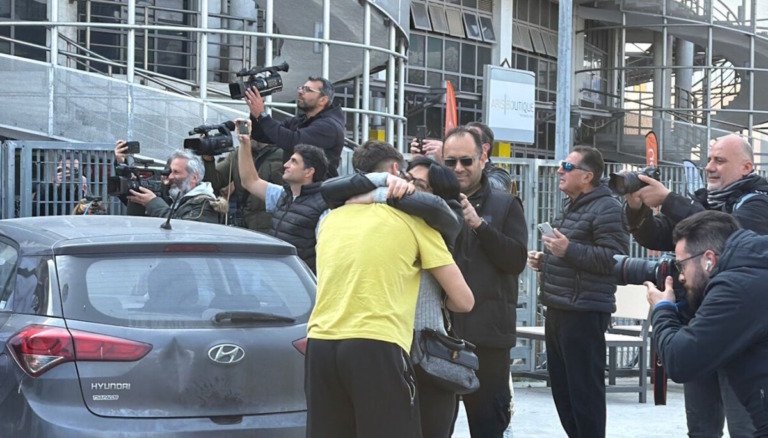 Έφτασε στη Θεσσαλονίκη η ομάδα μπάσκετ του Άρη που είχε εγκλωβιστεί στο Άμπου Ντάμπι: «Ζήσαμε εφιαλτικές στιγμές»