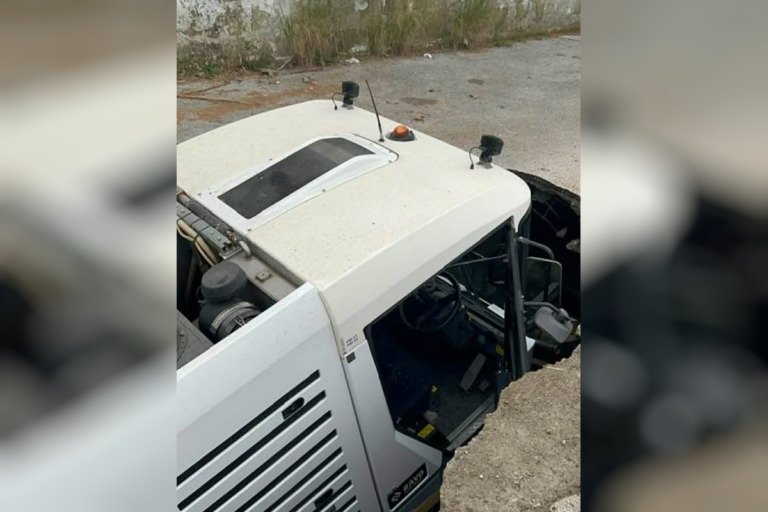 Γιάννενα: Δρόμος υποχώρησε και «κατάπιε» απορριμματοφόρο – Δεν τραυματίστηκε ο οδηγός