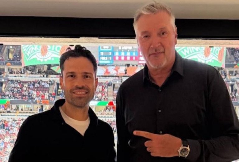 Ο Κωνσταντίνος Αργυρός φωτογραφήθηκε με τον Τόνι Κούκοτς στο Σικάγο