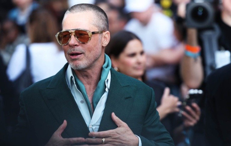 Από την Ύδρα στον Φλοίσβο ο Μπραντ Πιτ (βίντεο)