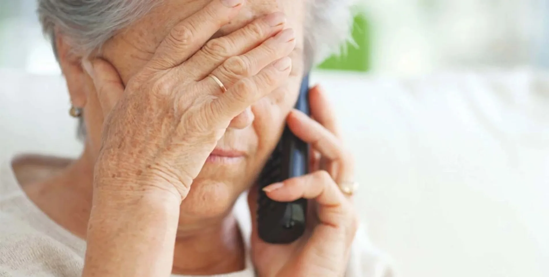 Πάτρα: Παρίστανε τον αστυνομικό για να εξαπατήσει ηλικιωμένη – Δεν ήξερε ότι η κόρη της είναι αστυνομικός!