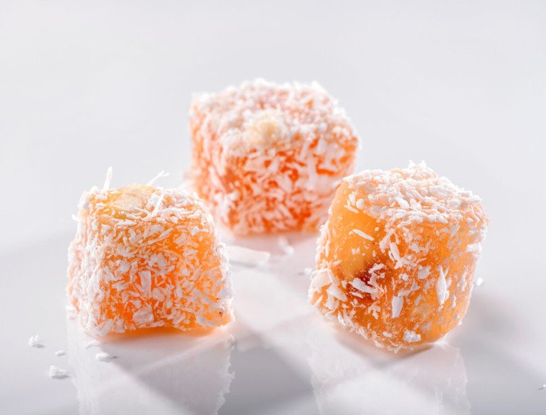Συνταγή για σπιτικά λουκούμια πορτοκαλιού με καρύδα