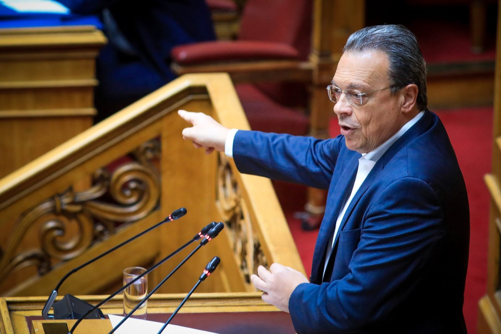 Φάμελλος κατά Μητσοτάκη: Λειτουργείτε ως ουρά των Τραμπ και Νετανιάχου