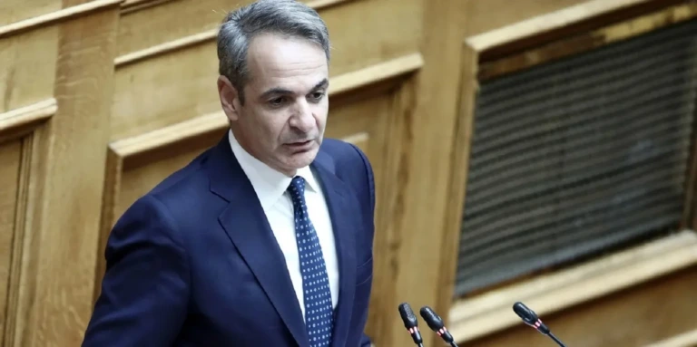 Μητσοτάκης στη Βουλή: Αντιπαράθεση με Κουτσούμπα και αιχμές προς τα δεξιά της ΝΔ για την Κύπρο