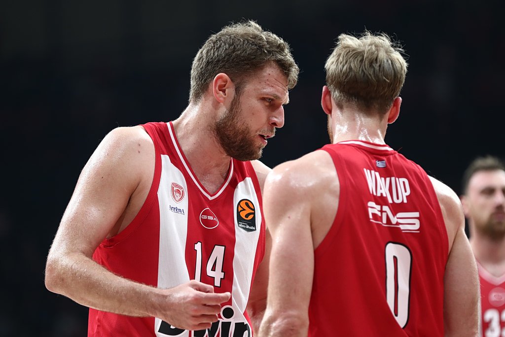 Στον «αέρα» η συμμετοχή Βεζένκοφ και Γουόκαπ στο ντέρμπι με τον Παναθηναϊκό