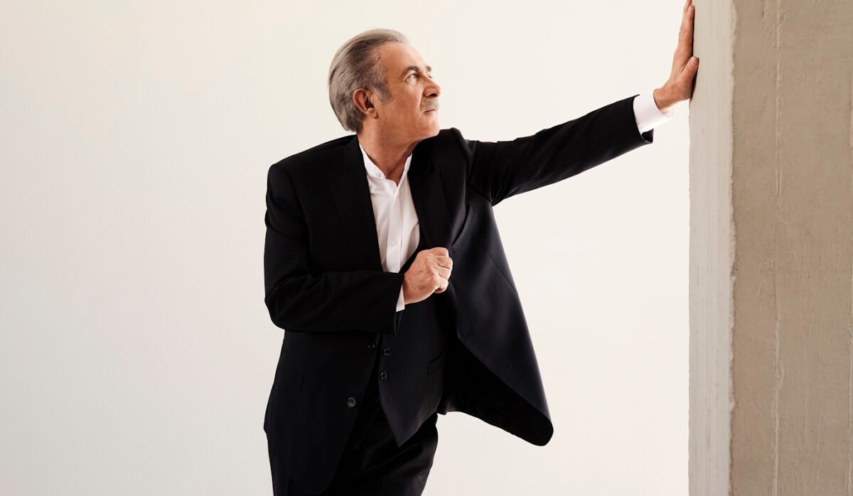 Ο Λάκης Λαζόπουλος έρχεται απόψε στο Mega, με καλεσμένο τον Γιάννη Κότσιρα