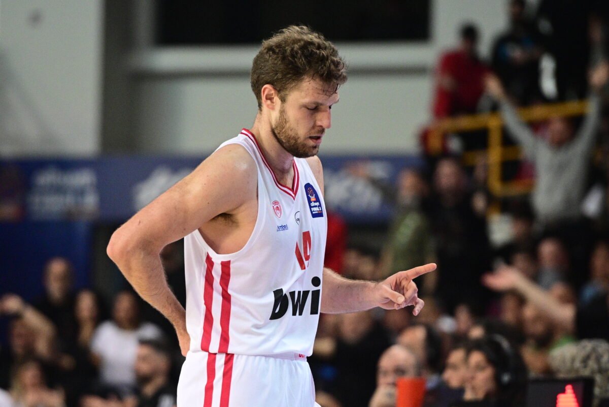 Ολυμπιακός: Παραμένει αμφίβολος ο Βεζένκοφ για Παναθηναϊκό, ατομικό ο Γουόκαπ