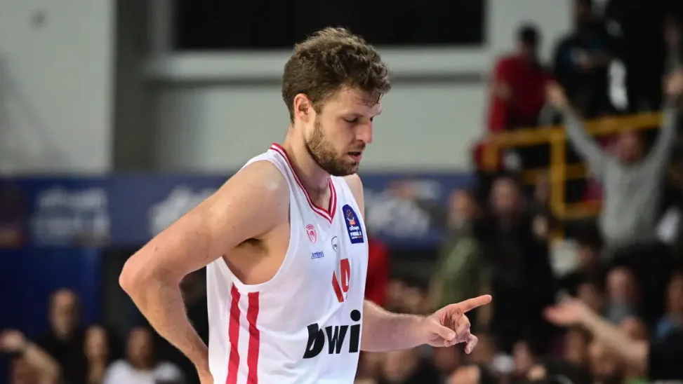 Ολυμπιακός: Αμφίβολος ο Βεζένκοφ για το ντέρμπι με τον Παναθηναϊκό στο ΣΕΦ