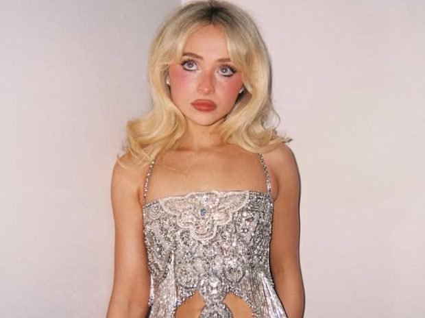 Blush Stacking: Το μυστικό των διασημοτήτων για έντονο και λαμπερό ρουζ