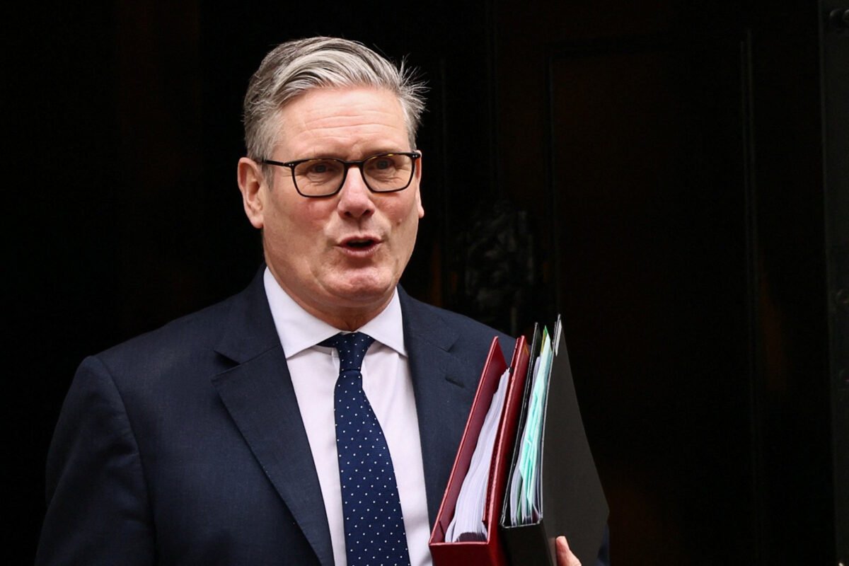 Στάρμερ: «Μην δίνετε σημασία στις δηλώσεις Τραμπ αλλά στην στρατιωτική συνεργασία Βρετανίας – ΗΠΑ»