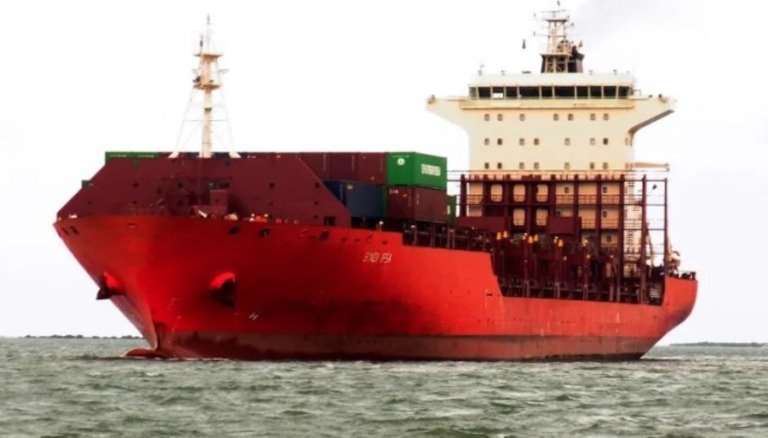 Πλοίο με σημαία Μάλτας χτυπήθηκε στα Στενά του Ορμούζ – Το εγκατέλειψε το πλήρωμά του