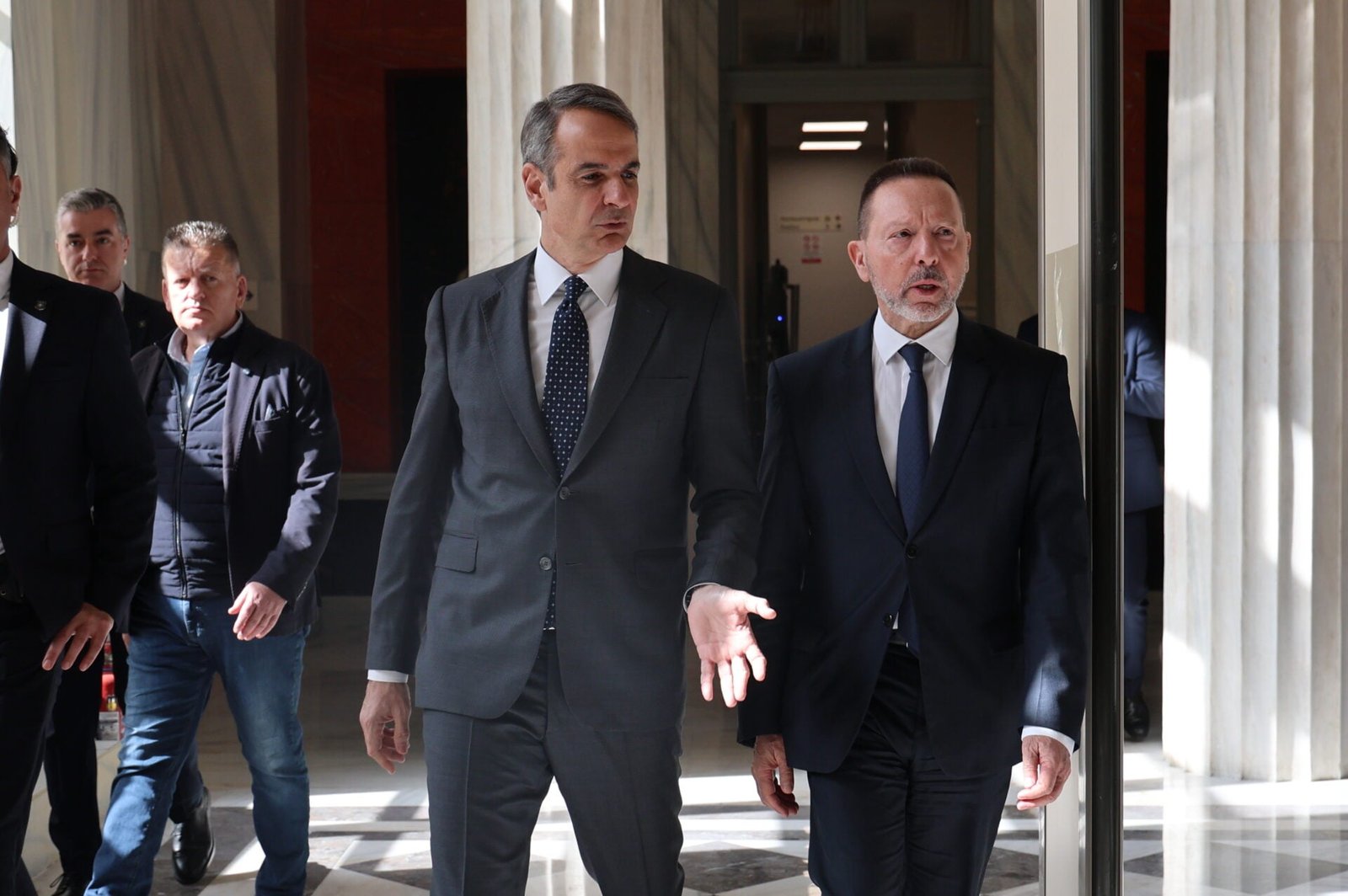 Ανοίγει η «ληστρική» ψαλίδα στα επιτόκια με την ευλογία Μητσοτάκη και Στουρνάρα