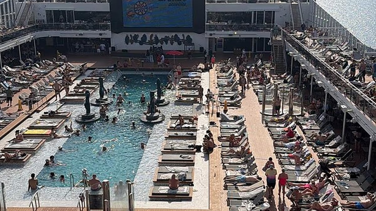 Παγιδευμένοι στο Ντουμπάι χορεύουν γύρω από την πισίνα