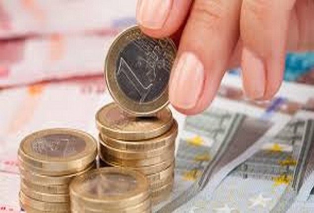 Το ευρώ ανεβαίνει στα 1,1636 δολάρια