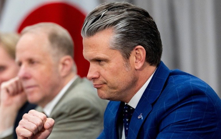 Χέγκσεθ: «Θα πετάμε μέρα-νύχτα πάνω από το Ιράν – Η απάντηση στην απόπειρα δολοφονίας του Τραμπ»