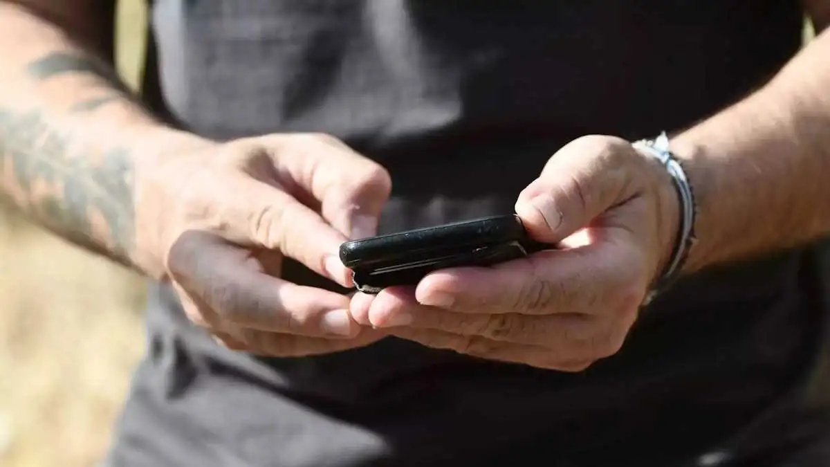 Έκτακτες οδηγίες στην Κύπρο: Στις 7 μ.μ. SMS σε όλα τα κινητά – Τα 5 μέτρα αυτοπροστασίας σε περίπτωση ανάγκης