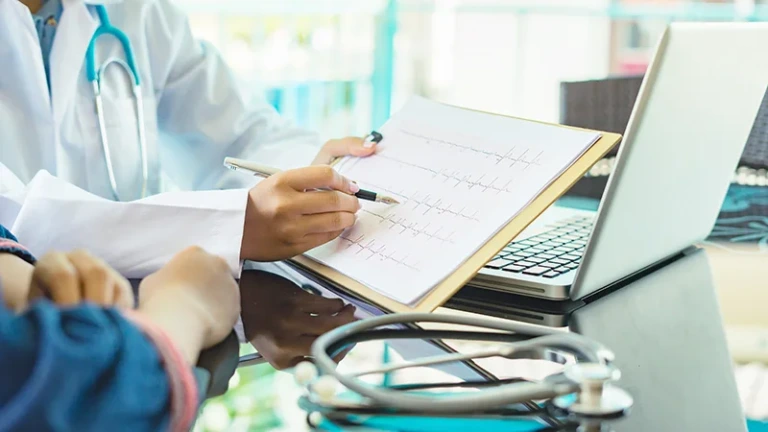 Πριν εμφανιστεί η νόσος: Η περίοδος ψυχικής πίεσης που συχνά προηγείται