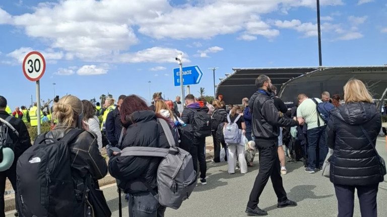 Κύπρος: 3 SMS με προληπτικά μέτρα και οδηγίες θα λάβουν οι πολίτες στις 19.00