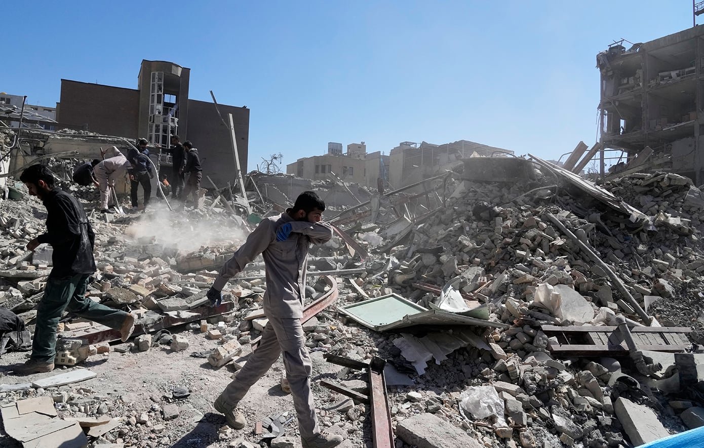 Τουλάχιστον χίλιοι άνθρωποι έχουν σκοτωθεί από τα πλήγματα ΗΠΑ και Ισραήλ, σύμφωνα με τους Ιρανούς