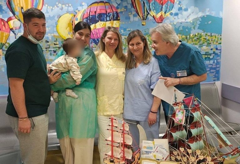 Βρέφος 5 μηνών βγήκε νικητής από τη ΜΕΘ – Νοσηλευόταν 11 ημέρες στο Ρίο με μηνιγγιτιδα