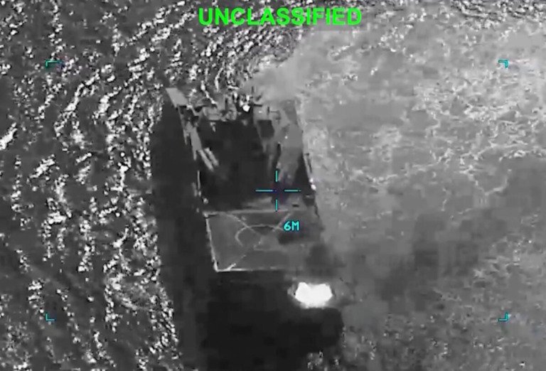 Ιράν: Στις φλόγες τυλίχθηκε μια από τις πιο καινούργιες κορβέτες των Φρουρών της Επανάστασης από πλήγμα των ΗΠΑ