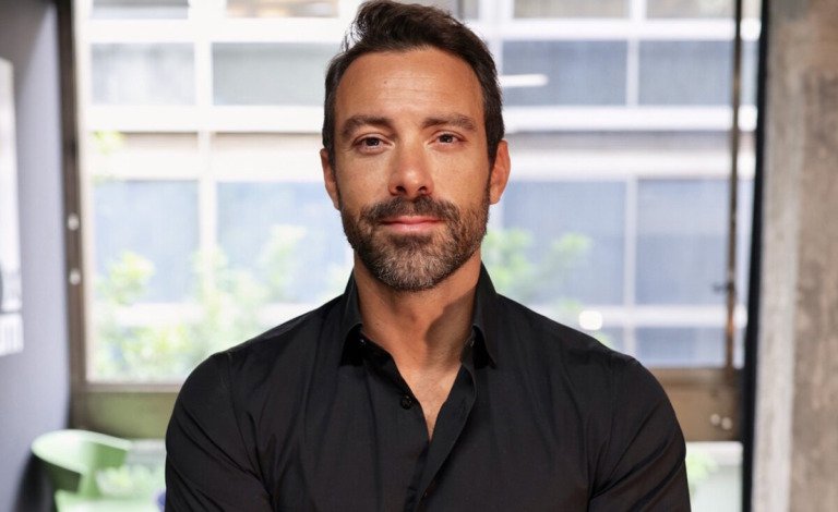 Ο Σάκης Τανιμανίδης στον ΣΚΑΪ: Η ανακοίνωση για τη μεταγραφή – έκπληξη και το «Dragons’ Den»