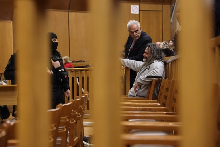 Δίκη Χρυσής Αυγής: Ο καταδρομέας Κασιδιάρης που «έμαθε ΚΑΡΠΑ στη φυλακή», ο «μονογονέας» Πατέλης και η «έντιμη μητέρα» Ζαρούλια