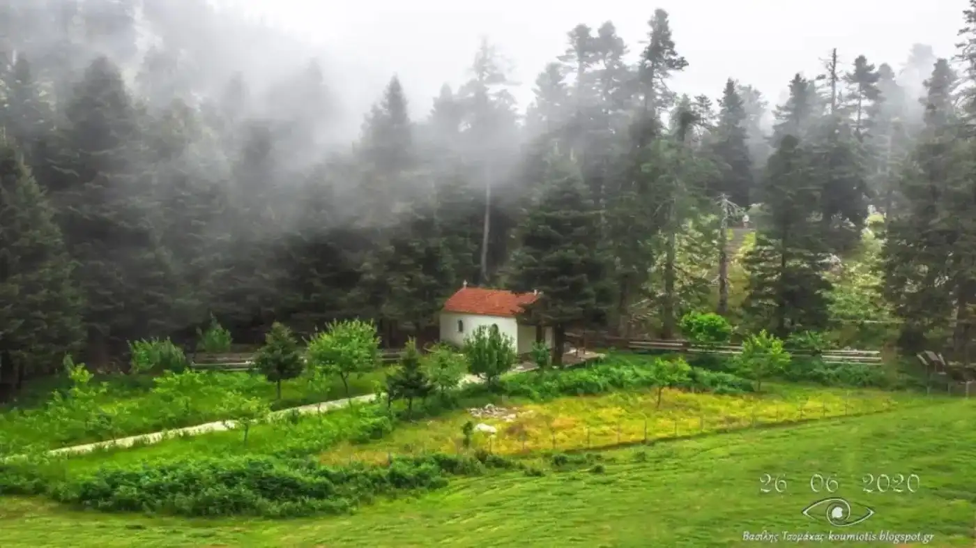 Ο κρυμμένος παράδεισος της Εύβοιας μέσα στο βουνό