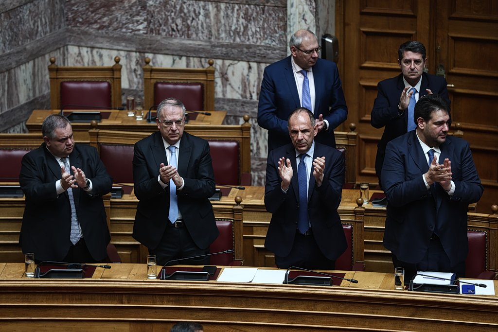 Βουλή: Με 201 ψήφους, οι απόδημοι θα ψηφίζουν με επιστολική στις εθνικές εκλογές – «Θρίλερ» με τη στάση του ΣΥΡΙΖΑ