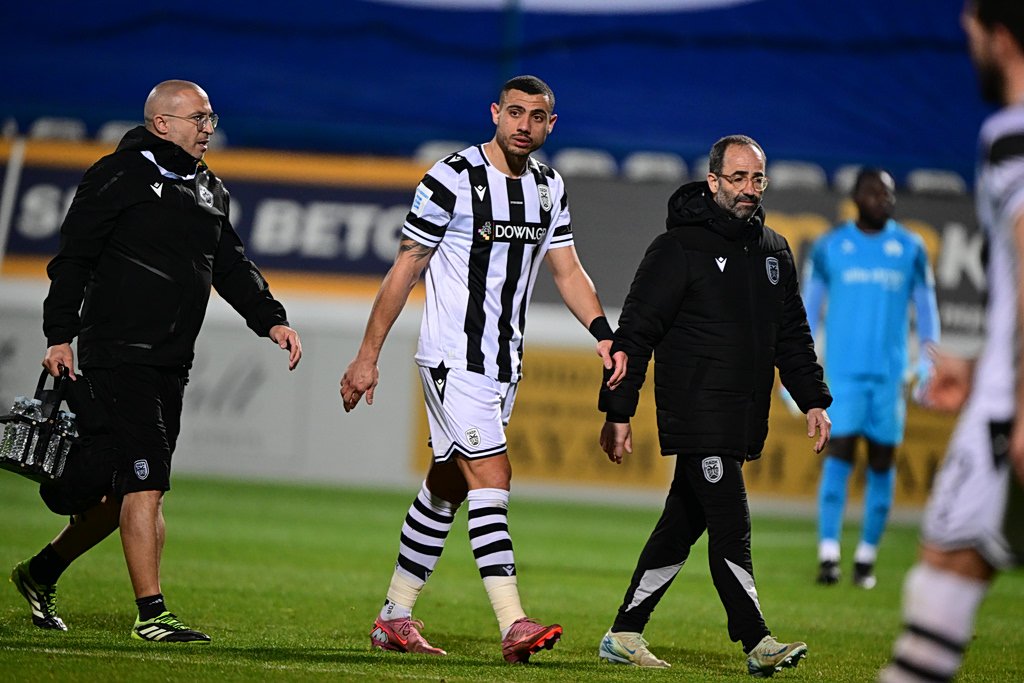 Εξαιρετικά αμφίβολος ο Γιακουμάκης για το ντέρμπι με τον Ολυμπιακό