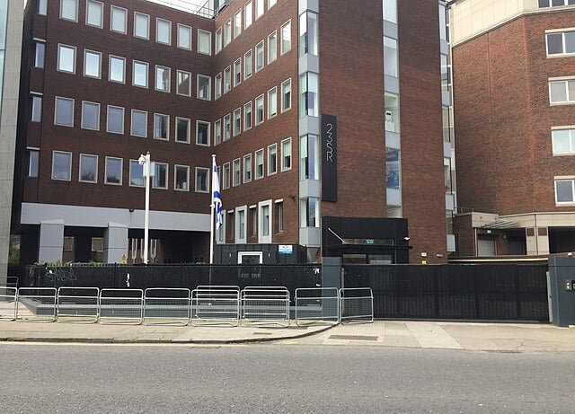 Το Ιράν εξάγει τρόμο – Μετατρέπει σε «νόμιμους στόχους» όλες τις ισραηλινές πρεσβείες του πλανήτη!