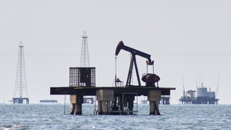 Τραμπ: Το πετρέλαιο αρχίζει να ρέει από τη Βενεζουέλα