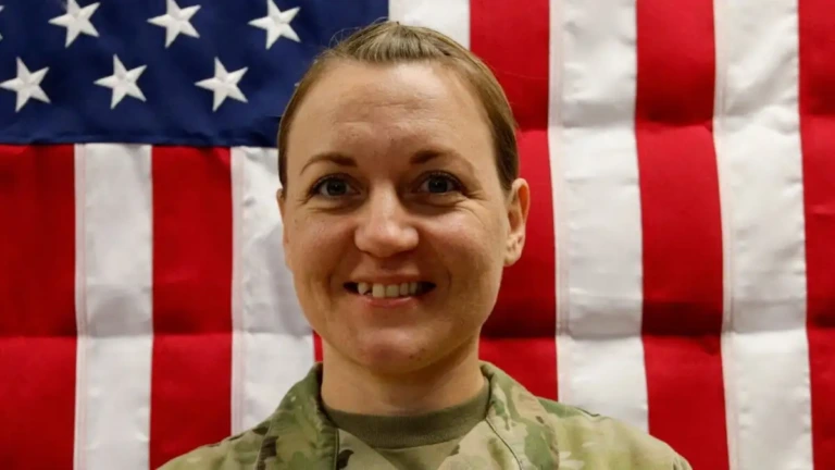 «Ήταν σχεδόν στο σπίτι», δήλωσε ο σύζυγός της Nicole M. Amor, που σκοτώθηκε στο Κουβέιτ πριν επιστρέψει στις ΗΠΑ