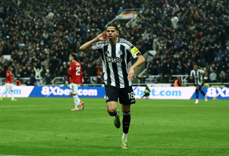 Νιούκαστλ – Μάντσεστερ Γιουνάιτεντ 2-1: «Χρυσή» αλλαγή ο Οσούλα και πρώτη ήττα των «κόκκινων διαβόλων» επί εποχής Κάρικ