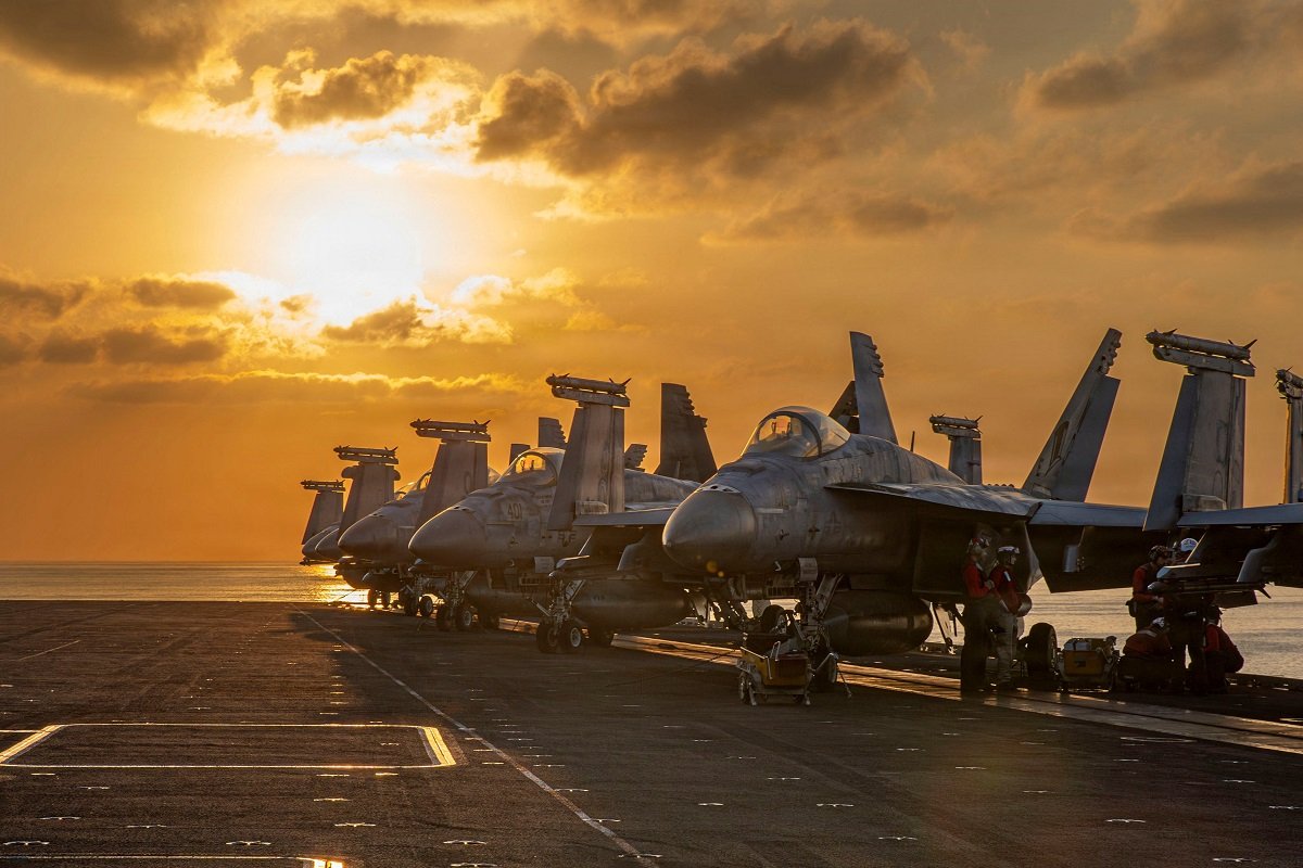 Γιγαντώνεται η σύρραξη στη Μέση Ανατολή: Πολεμική νύχτα με βομβαρδισμούς στην Τεχεράνη και εισβολή Κούρδων μαχητών στο Ιράν