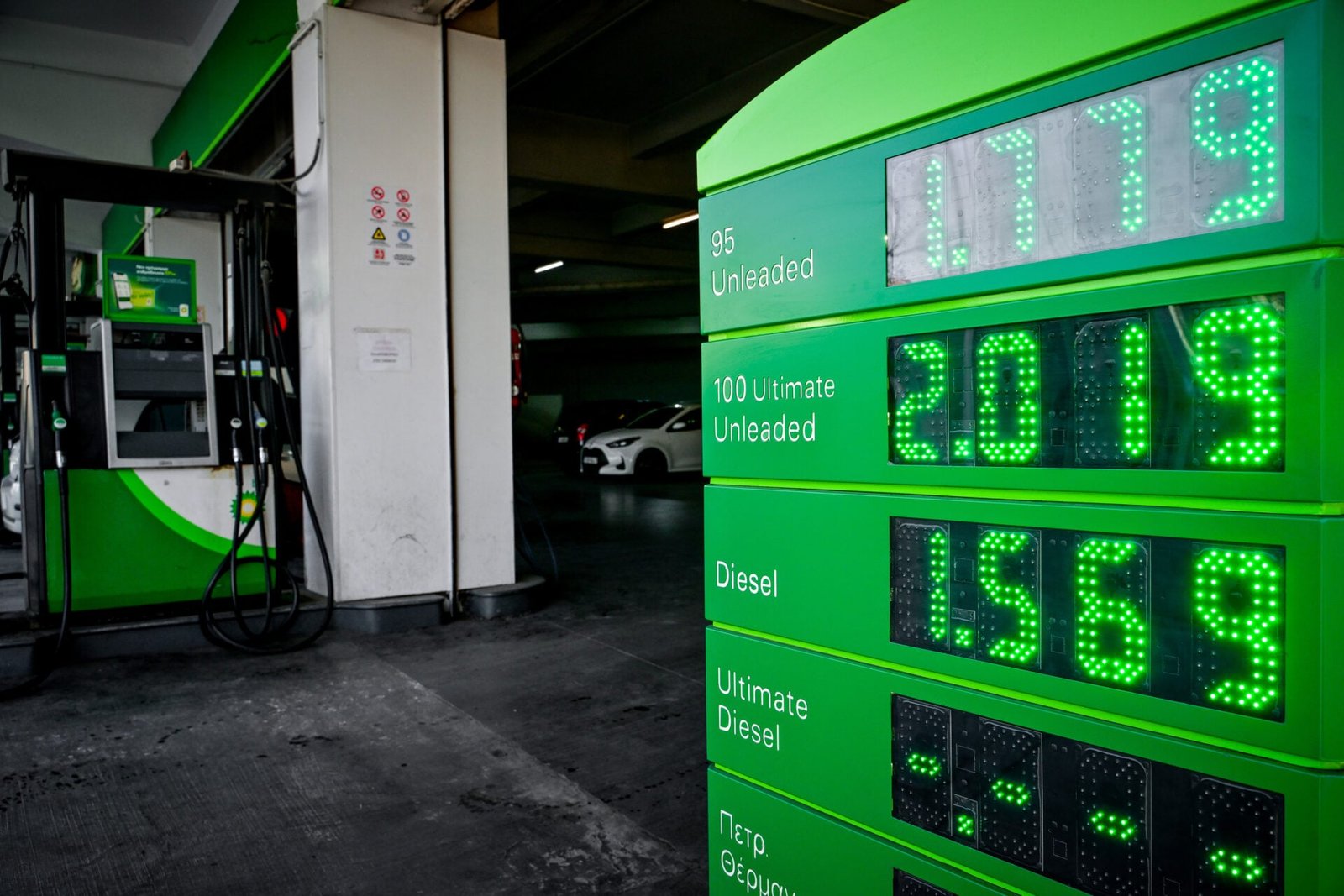 Καύσιμα: «Φωτιά» στις αντλίες από την κρίση στη Μέση Ανατολή – Σαρωτικοί έλεγχοι για την αισχροκέρδεια