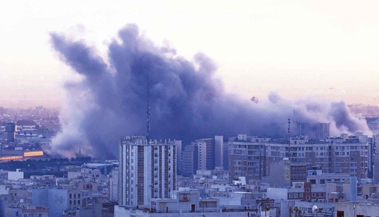 Γεωπολιτικοί αναλυτές, σεισμολόγοι, ιατροδικαστές