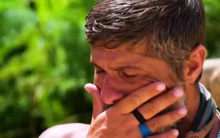 Survivor: Ξέσπασε σε λυγμούς ο Μιχάλης Σηφάκης για τον πατέρα του – «Δεν είχαμε καλές σχέσεις»