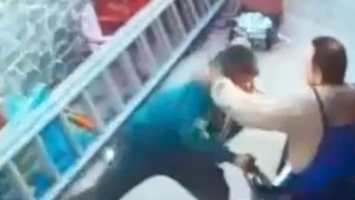 17χρονος: «Μου κάρφωσε την παλάμη με κατσαβίδι»