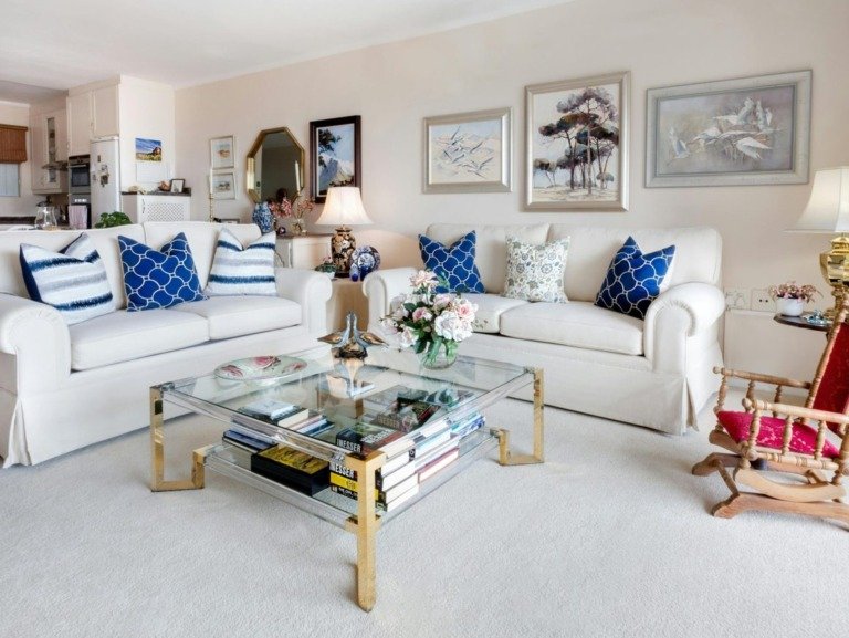 4 αντικείμενα που δεν πρέπει ποτέ να βάλεις πάνω στο τραπέζι του καθιστικού