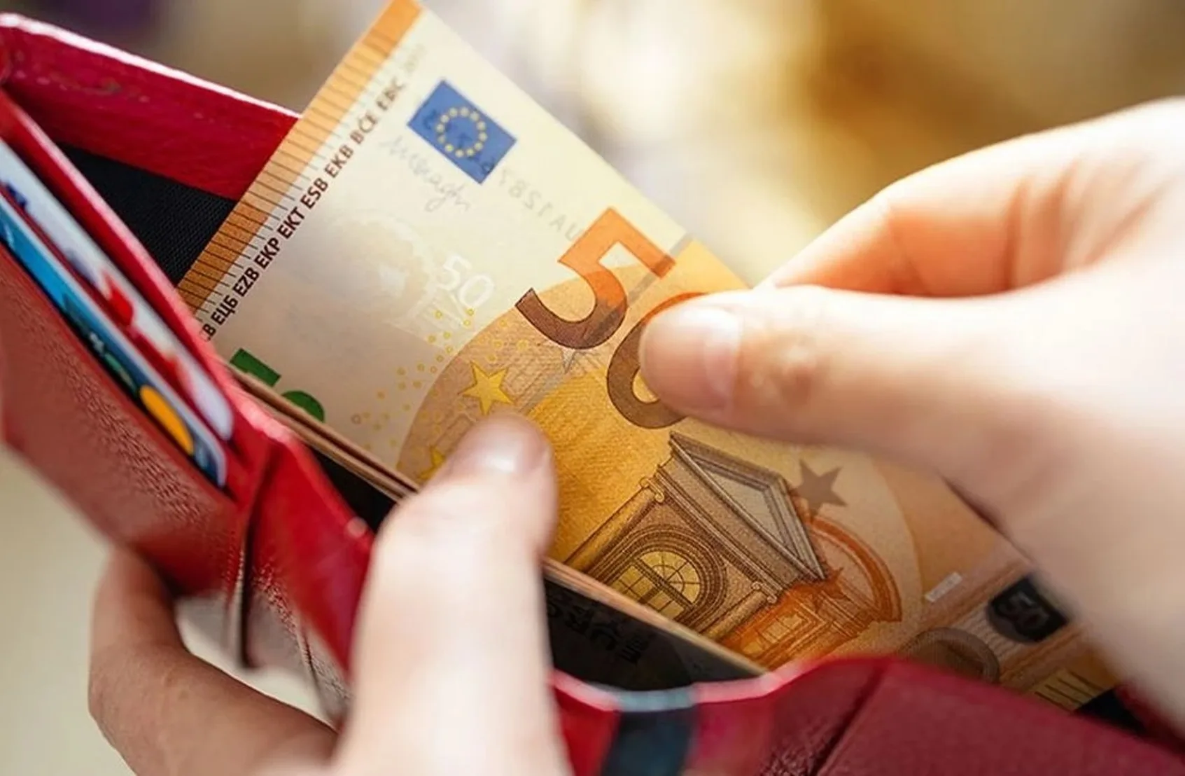 Πότε ανοίγει η πλατφόρμα του Youth Pass, πώς θα λάβουν 150 ευρώ νέοι έως 19 ετών