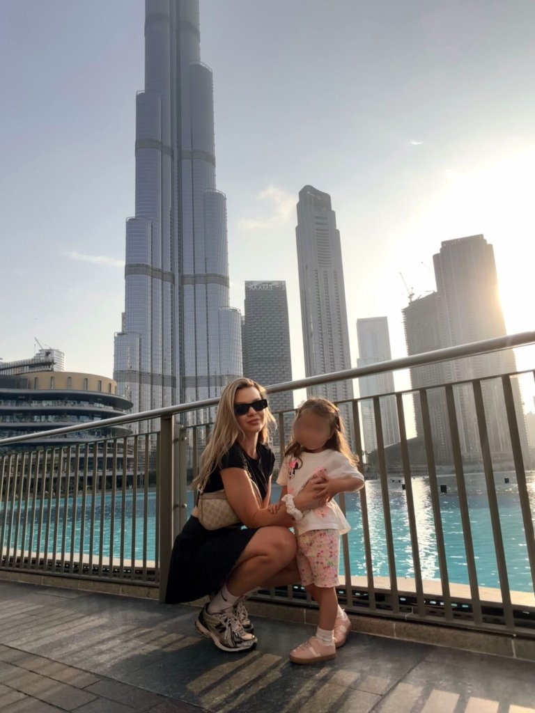 Πωλίνα Νιάρχου: Αποκλεισμένη στο Άμπου Ντάμπι η κουμπάρα της Κατερίνας Καινούργιου – Τι αποκαλύπτει στο TLIFE