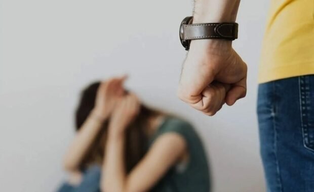 Δικάζεται Ρουμάνος για απόπειρα  ανθρωποκτονίας της πρώην συντρόφου του