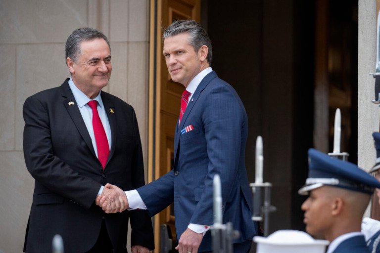 Τηλεφωνική επικοινωνία Χέγκσεθ με Κατζ: «Συνεχίστε τον πόλεμο μέχρι τέλους, είμαστε μαζί σας»