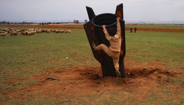 Τμήμα ιρανικού πυραύλου καρφώθηκε σε χωράφι στη Συρία
