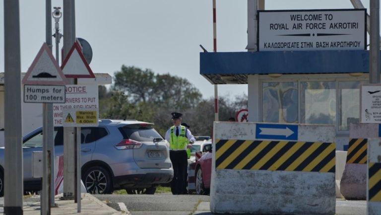 Νέος συναγερμός στην Κύπρο: Ξανά σειρήνες στο Ακρωτήρι